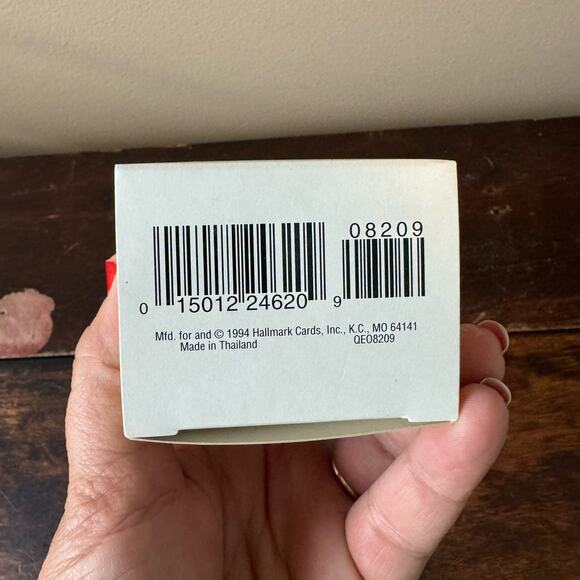 Hallmark 1995 Garden Club Chipmunk Flower Bouquet Spring‎ Keepsake Ornament - Picture 4 of 5